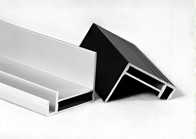 Rama panelu słonecznego z wytłaczanego aluminium